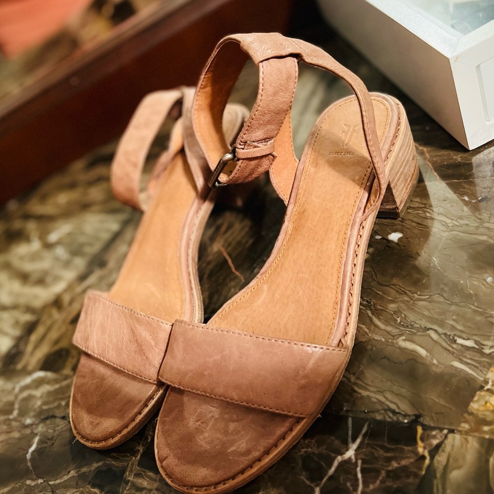 Frye Strap Sandle